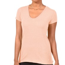 55%OFF レディースカジュアルシャツ グラミチタラVネックTシャツ - UPF 50、麻、オーガニックコットン、半袖（女性用） Gramicci Tara V-Neck T-Shirt - UPF 50 Hemp-Organic Cotton Short Sleeve (For Women)画像